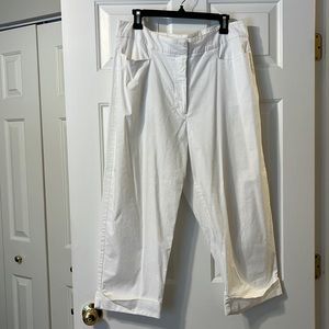 Women’s white Mossimo cropped pants